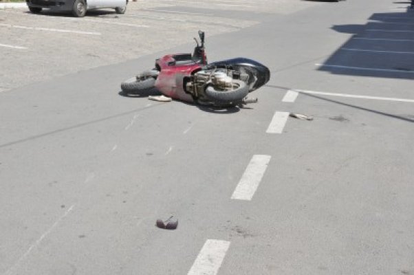 S-a rănit grav după ce a urcat băut pe moped